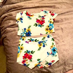 Two piece set white floral
